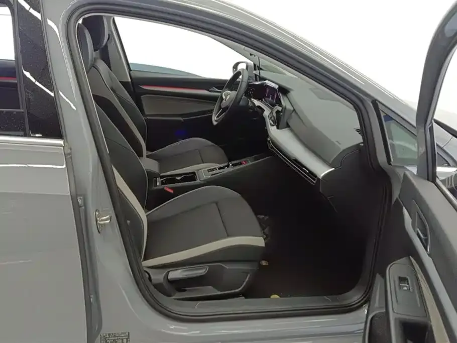 Volkswagen Golf 2024 из CN, фото 8