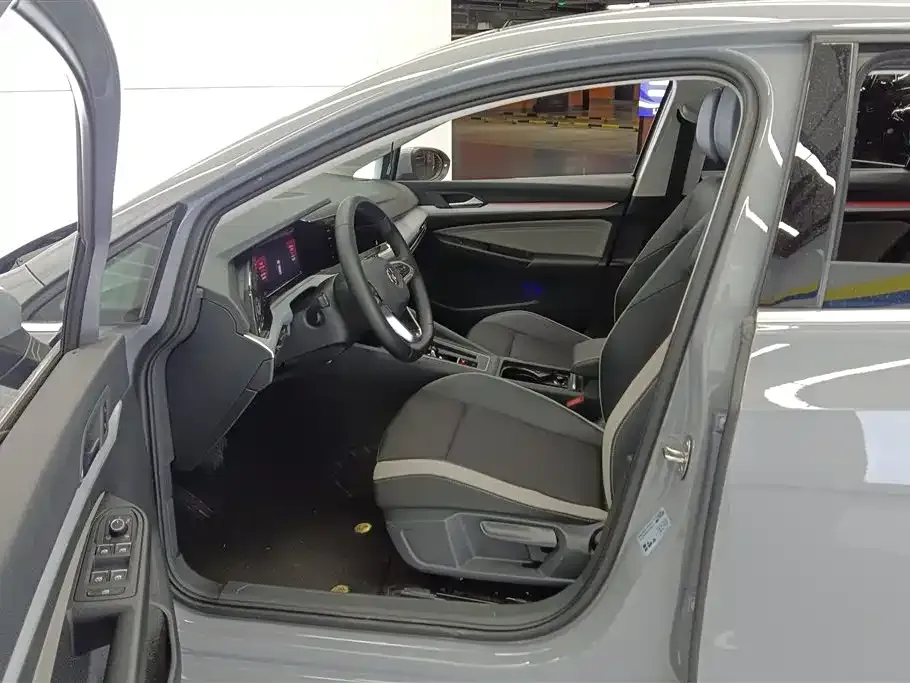 Volkswagen Golf 2024 из CN, фото 7