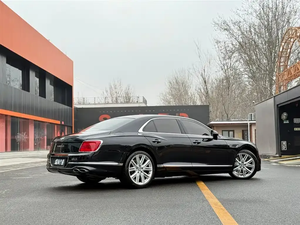 Bentley Flying Spur 2023 из CN, фото 8