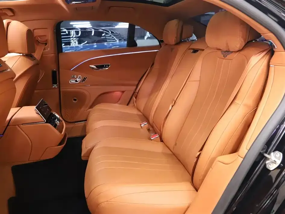 Bentley Flying Spur 2023 из CN, фото 6