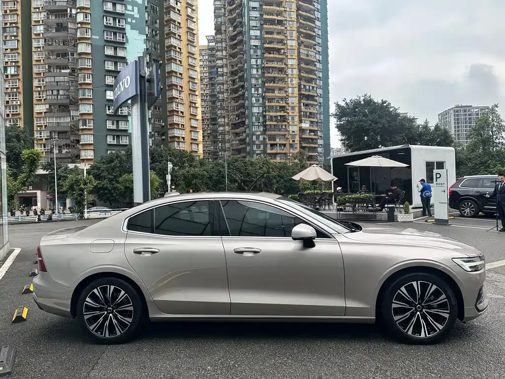 Volvo S60 — фото 4