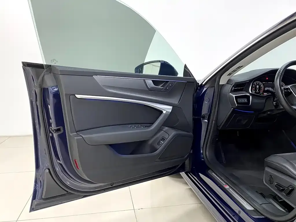 Audi A7L 2023 из CN, фото 5