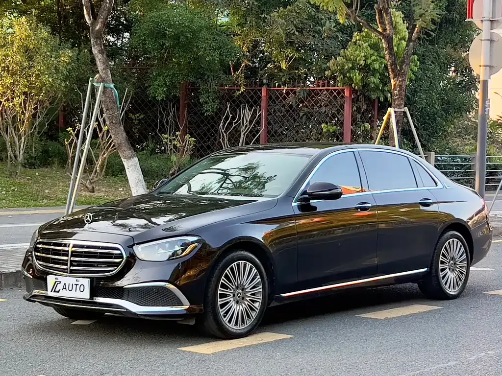 Mercedes-Benz E-Class — фото 1