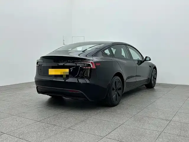 Tesla Model 3 — фото 3