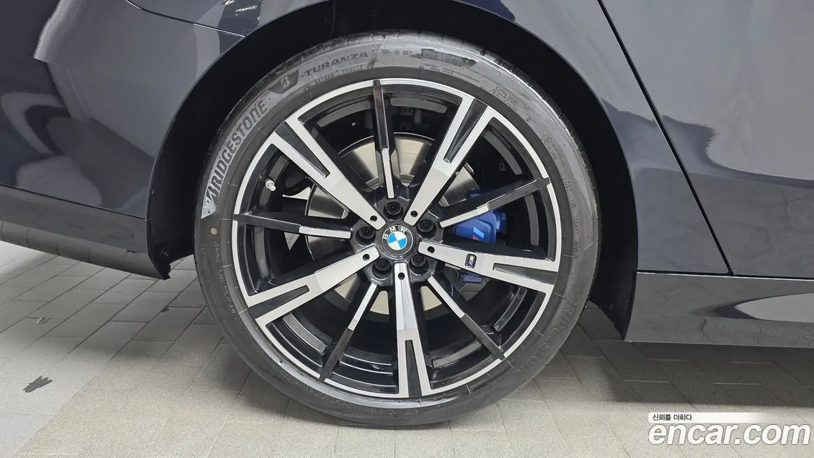 BMW 5-Series 2025 из KR, фото 5