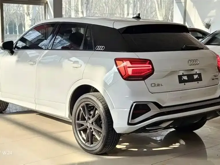 Audi Q2L — фото 6