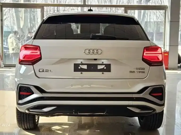 Audi Q2L — фото 10