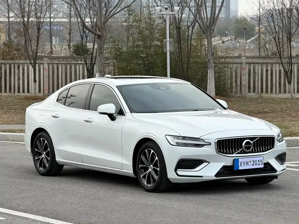 Volvo S60 — фото 9