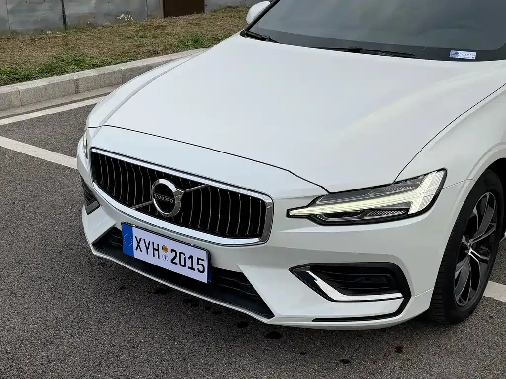 Volvo S60 — фото 10