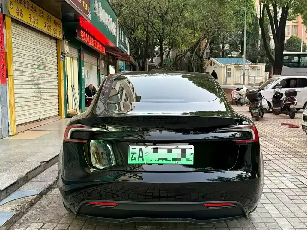 Tesla Model 3 — фото 7