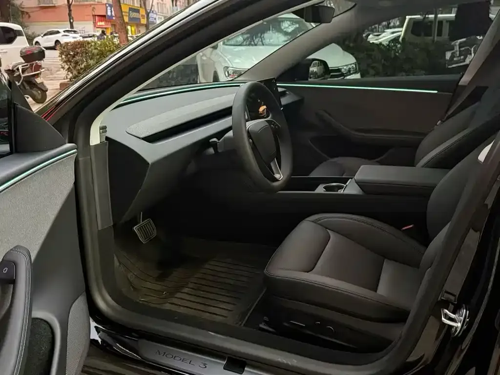 Tesla Model 3 — фото 3