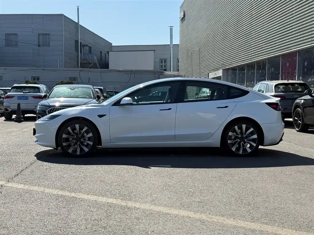 Tesla Model 3 — фото 6