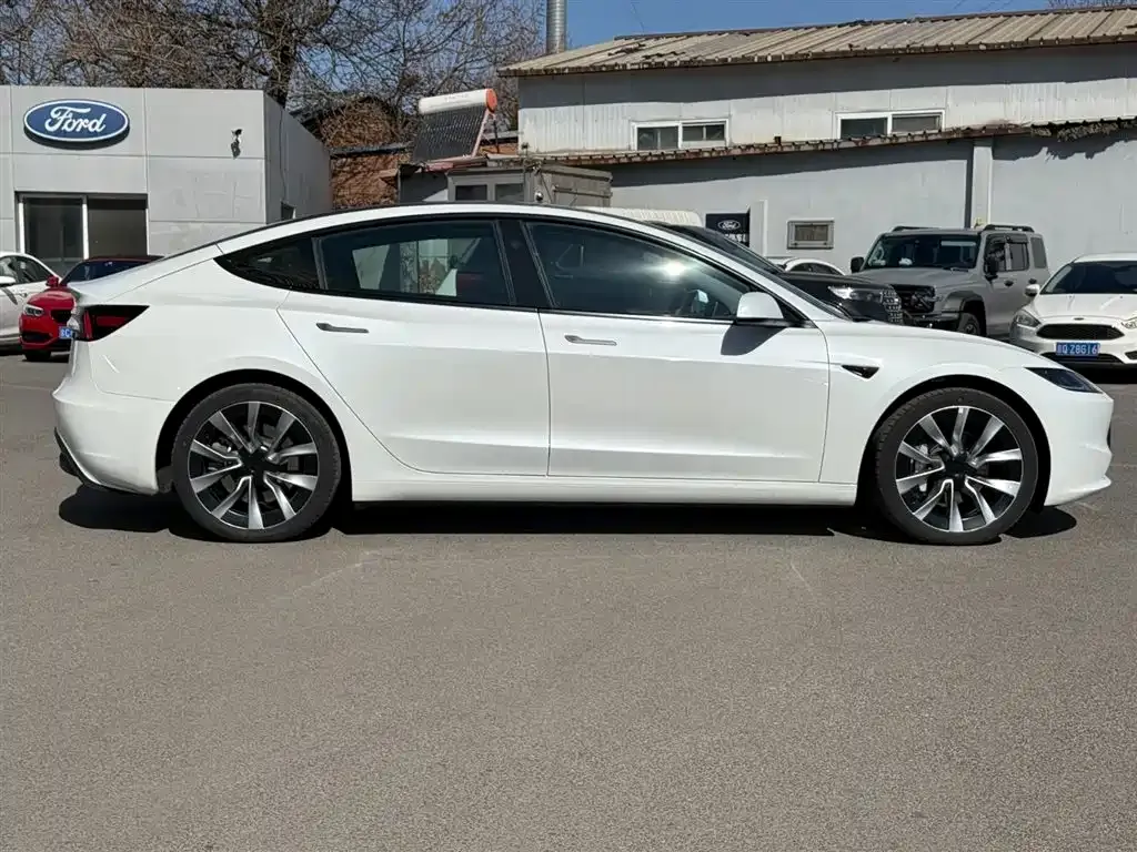 Tesla Model 3 — фото 5