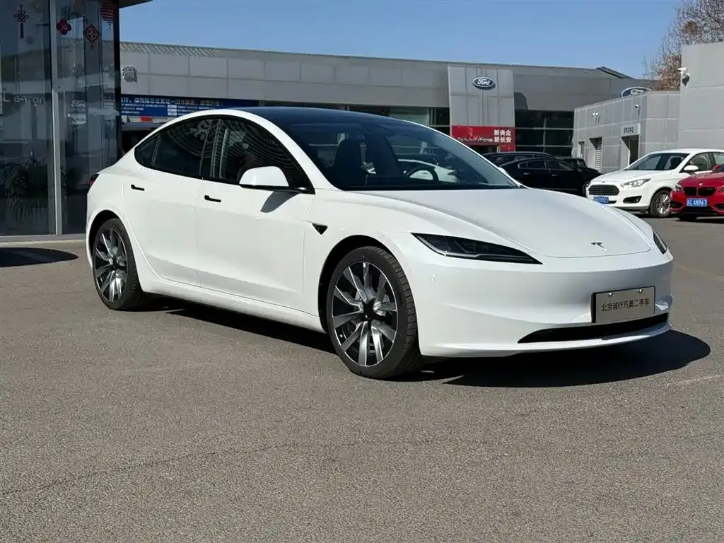 Tesla Model 3 — фото 10