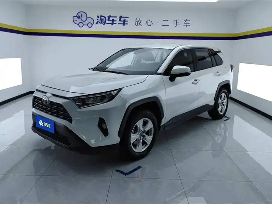 Toyota RAV4 — фото 1