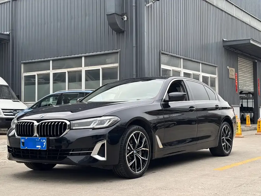 BMW 5 Series — фото 1