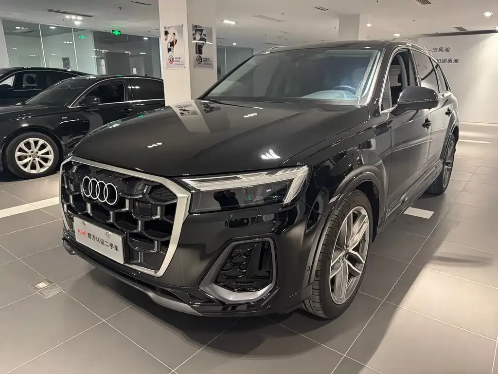 Audi Q7 2024 из CN, фото 1