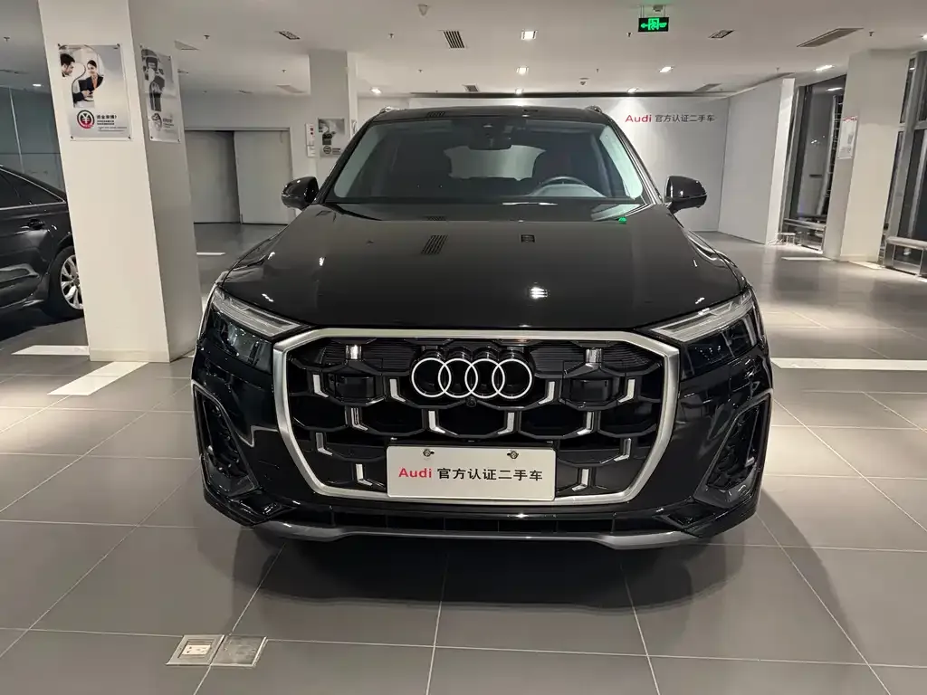Audi Q7 2024 из CN, фото 5