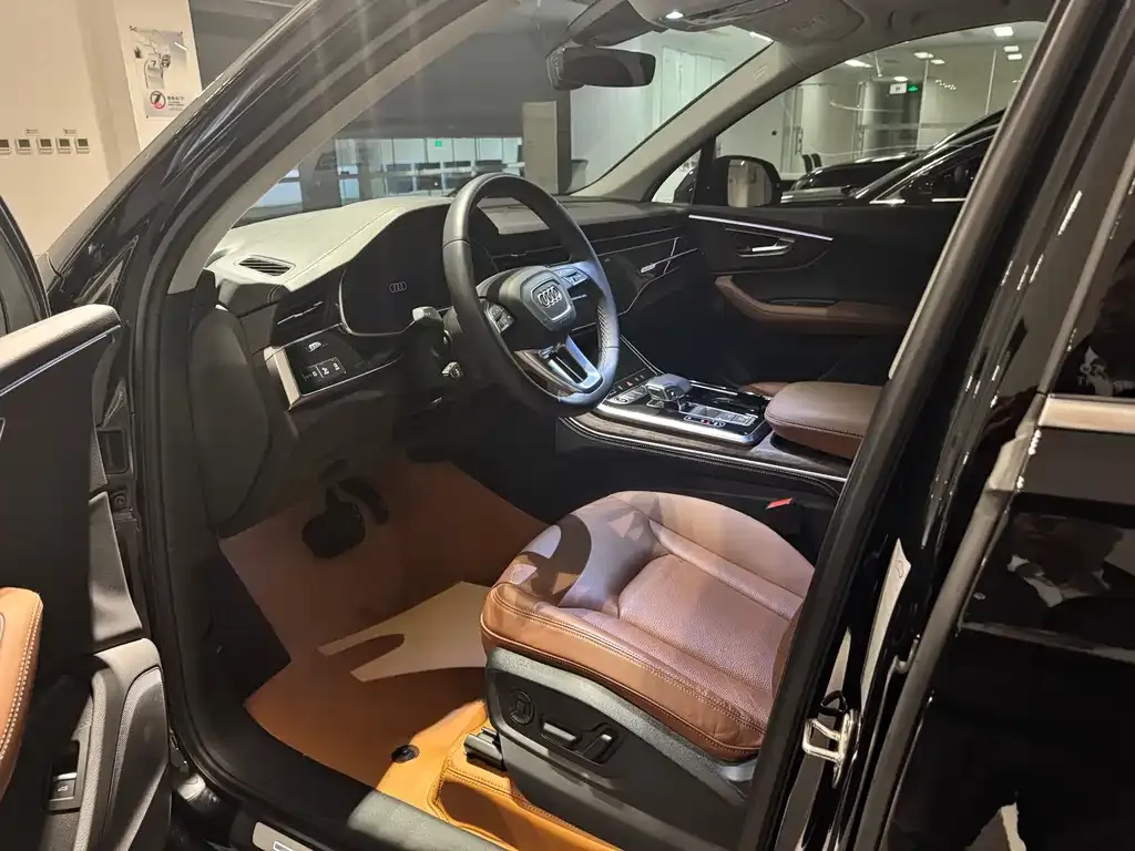Audi Q7 2024 из CN, фото 8