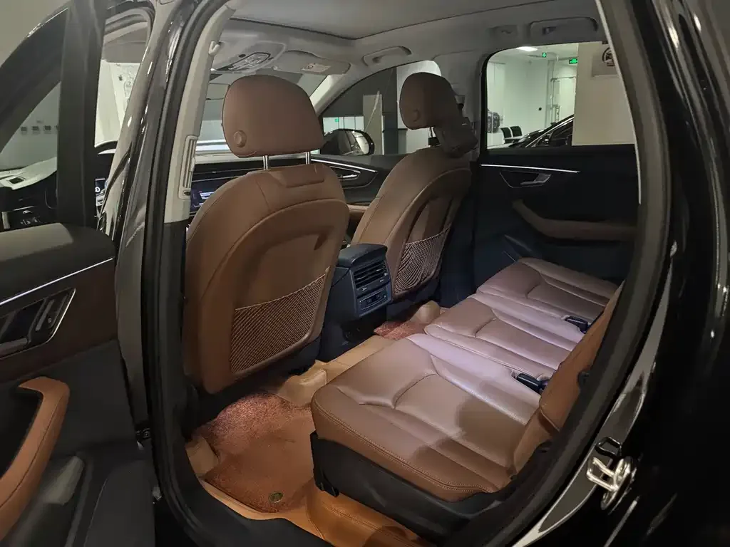 Audi Q7 2024 из CN, фото 7