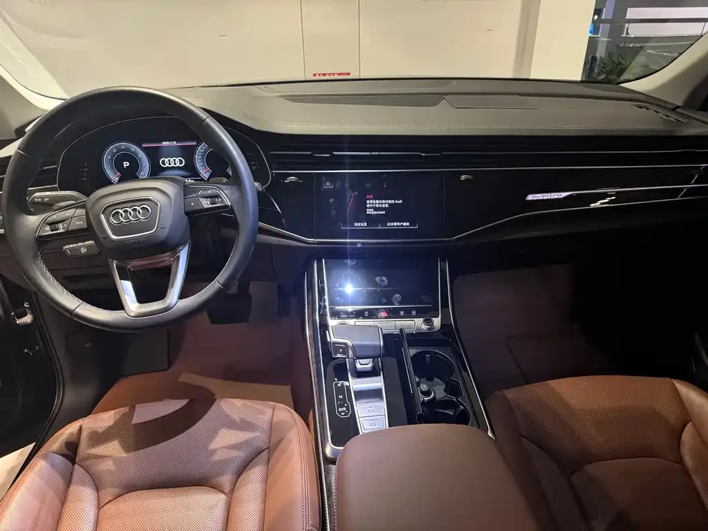 Audi Q7 2024 из CN, фото 4