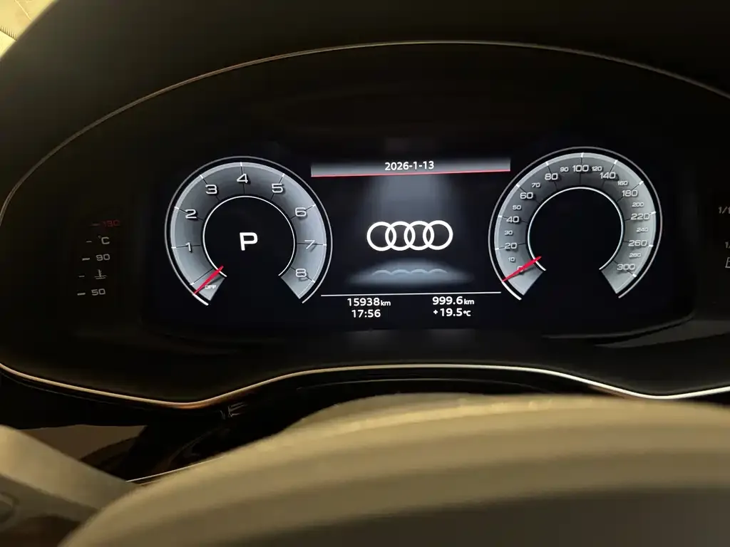 Audi Q7 2024 из CN, фото 2