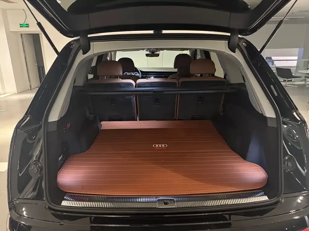 Audi Q7 2024 из CN, фото 6