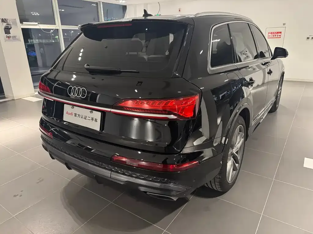 Audi Q7 2024 из CN, фото 3