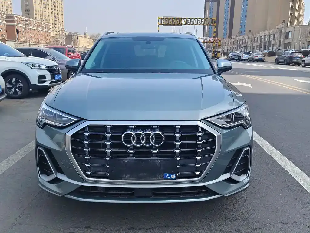 Audi Q3 — фото 1