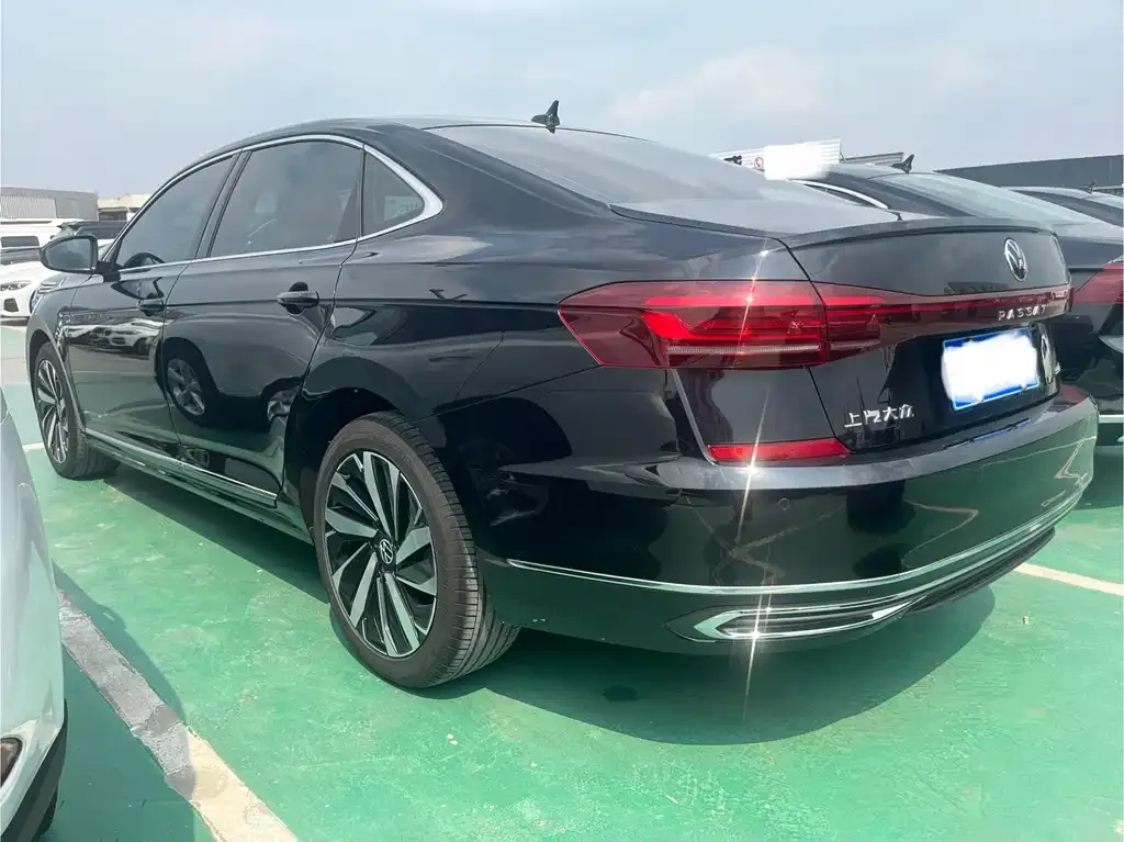 Volkswagen Passat — фото 6
