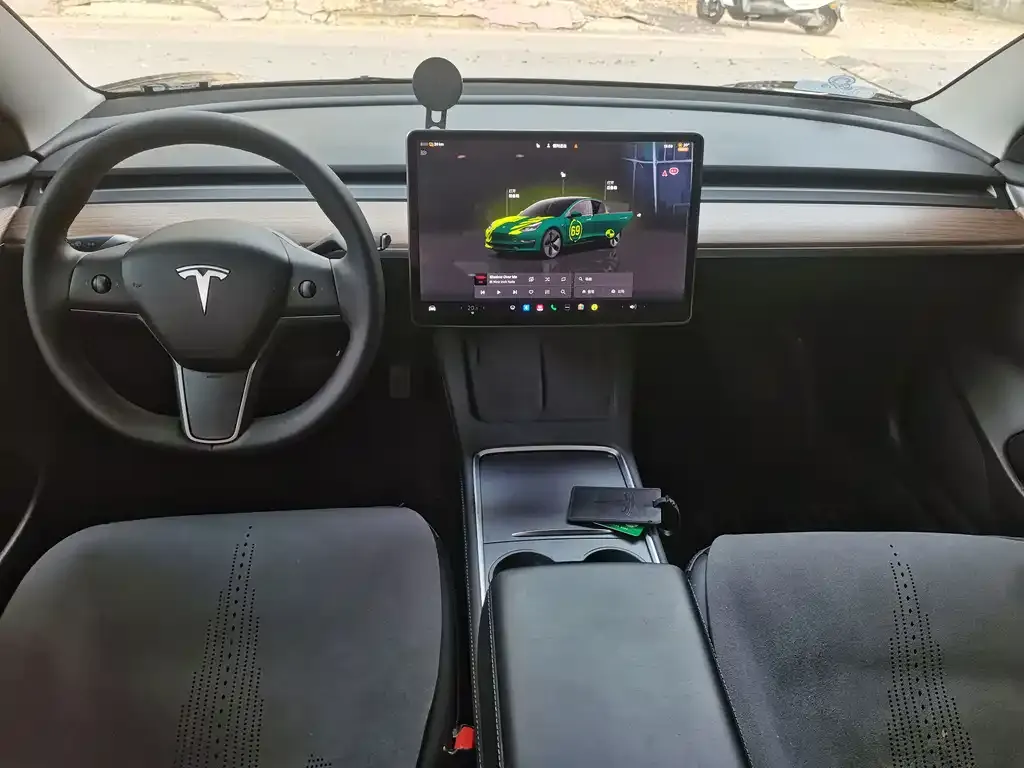Tesla Model 3 — фото 3