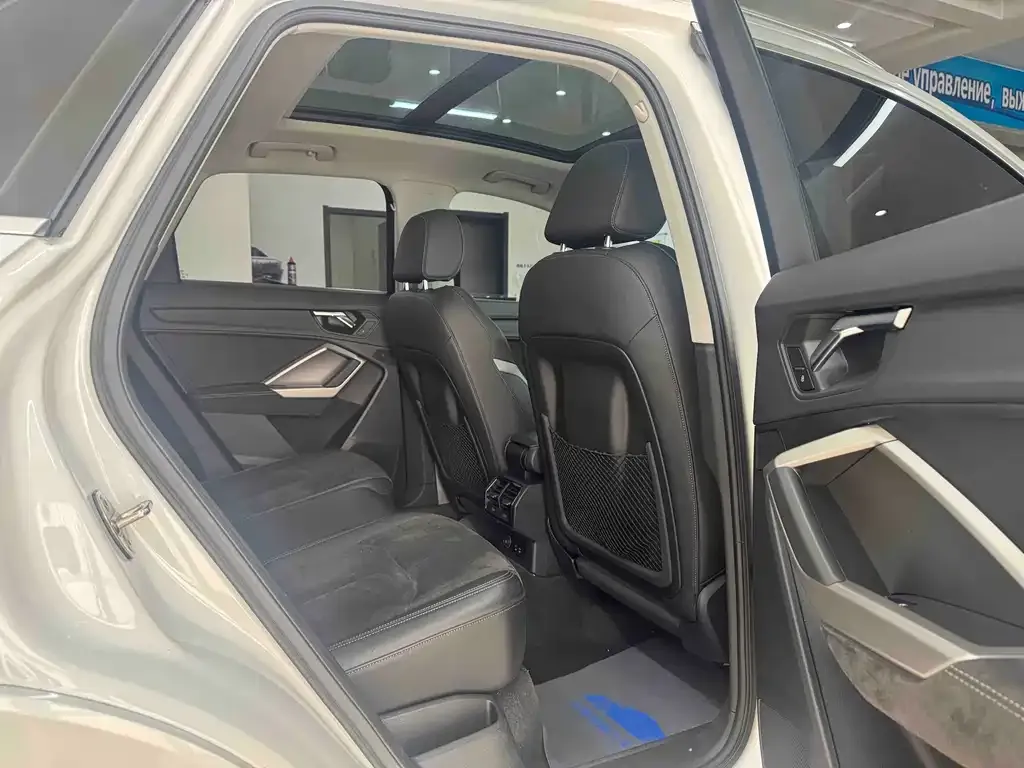 Audi Q3 2021 из CN, фото 3