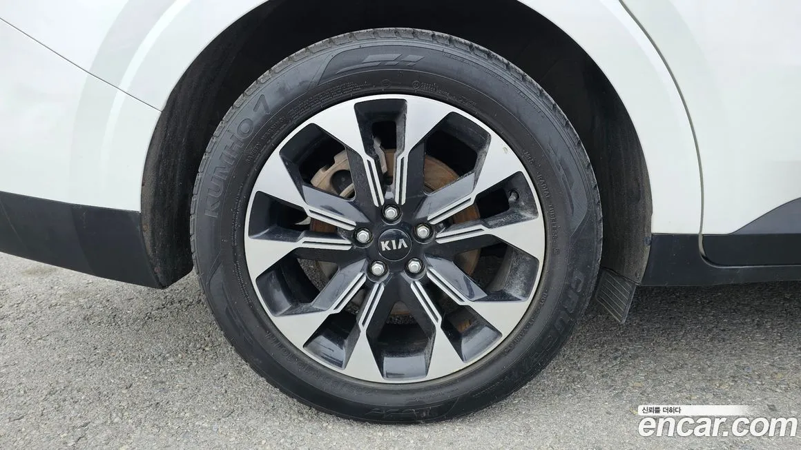 Kia Carnival — фото 10
