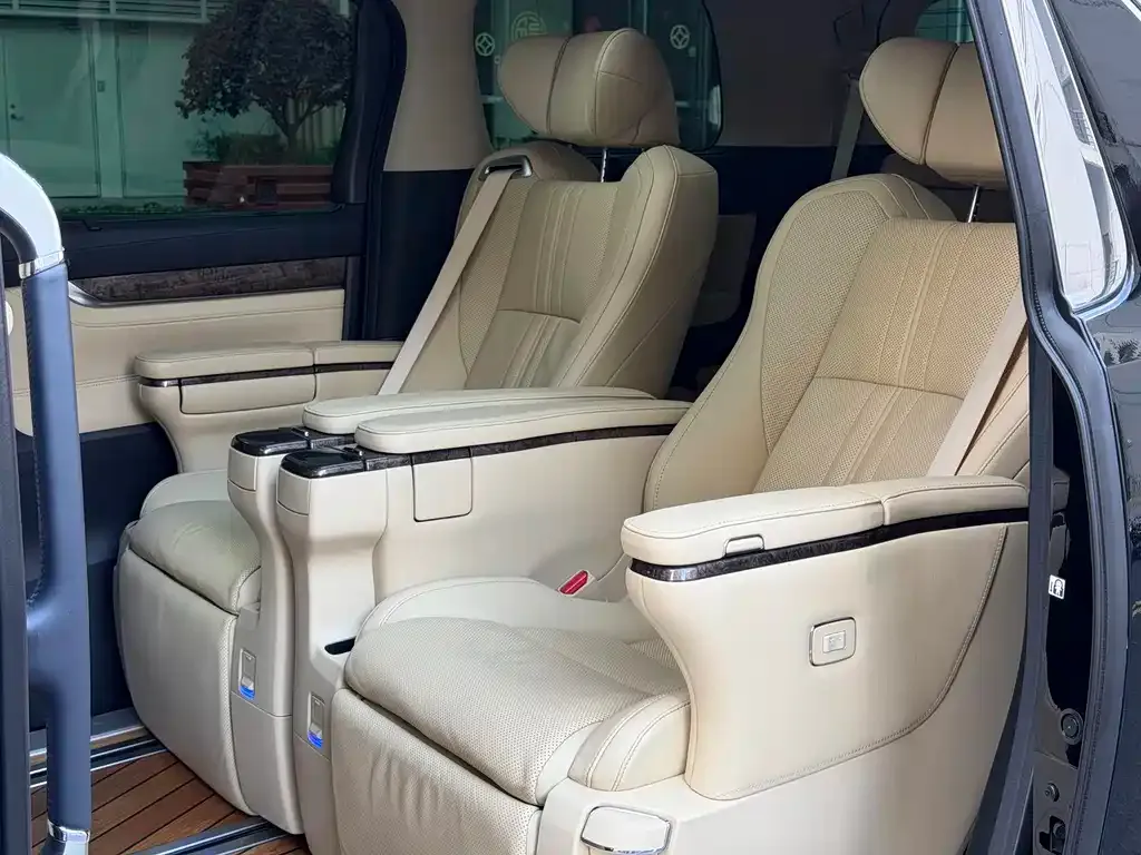 Toyota Alphard 2023 из CN, фото 2