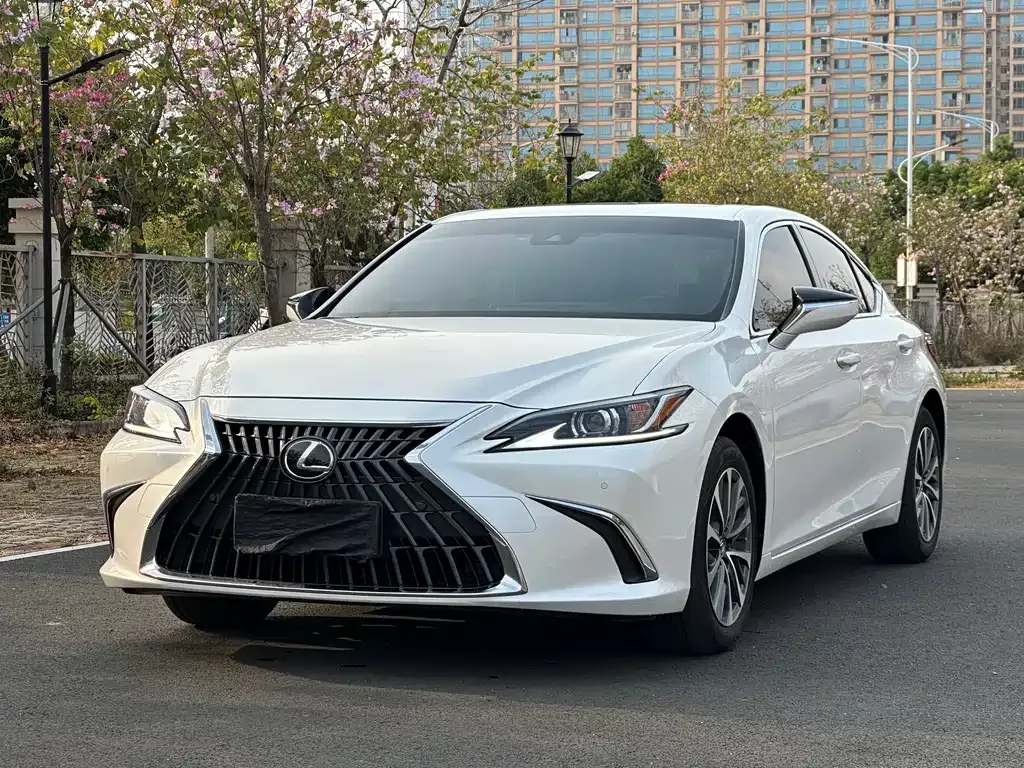 Lexus ES — фото 1