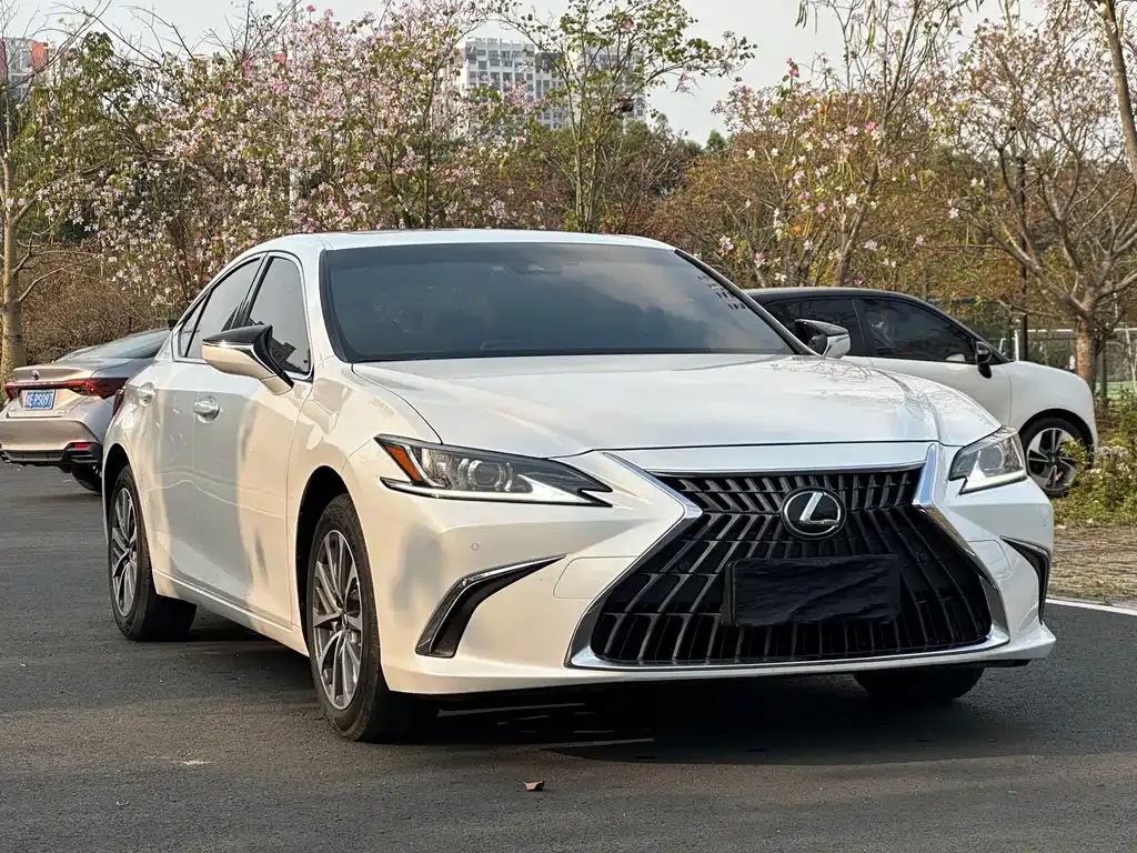 Lexus ES — фото 8