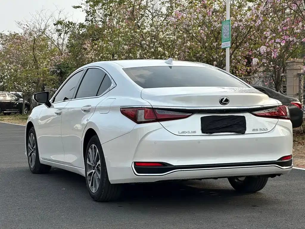 Lexus ES — фото 5