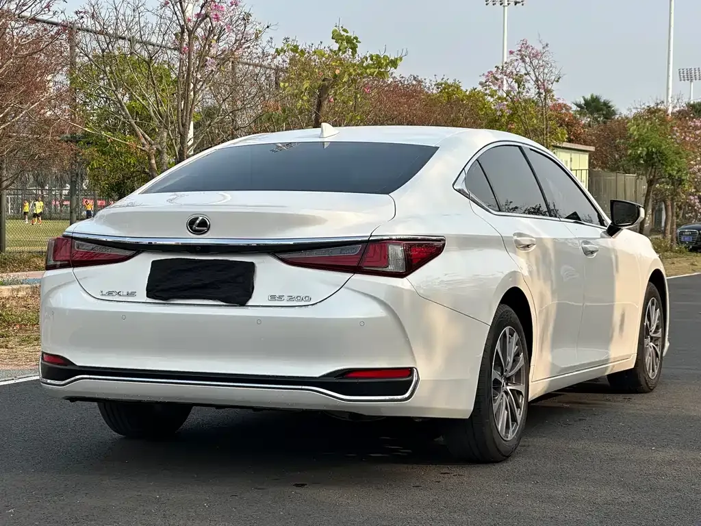 Lexus ES — фото 10