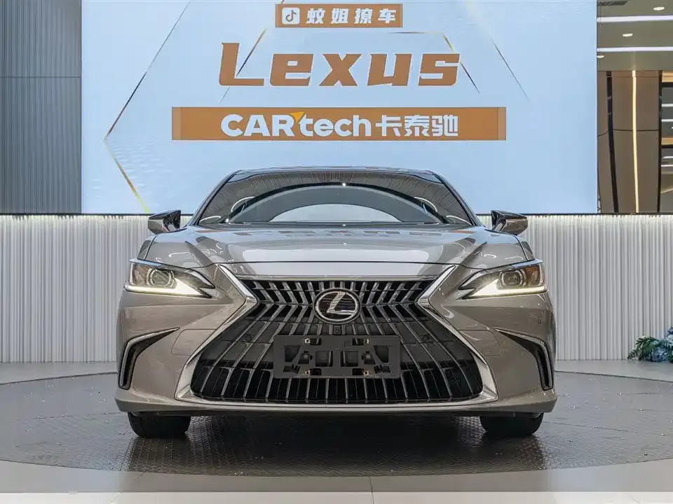 Lexus ES — фото 1