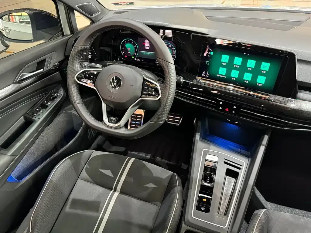 Volkswagen Golf 2024 из CN, фото 8