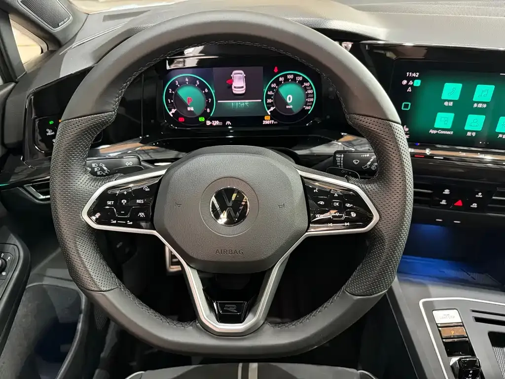 Volkswagen Golf 2024 из CN, фото 10