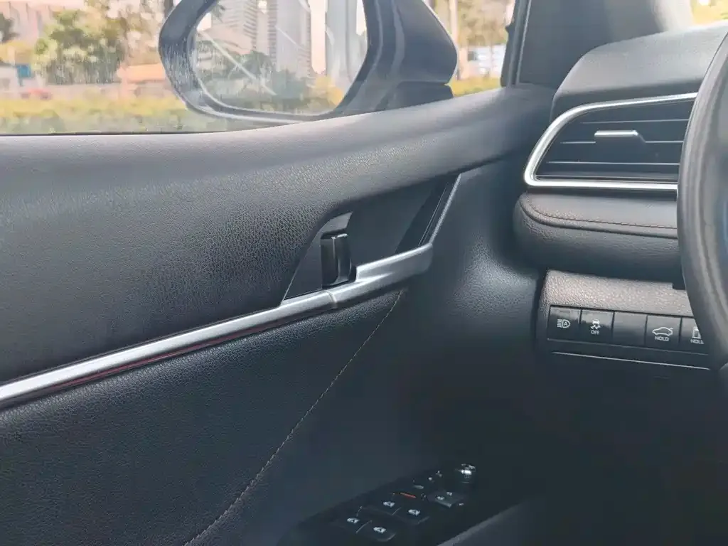 Toyota Camry 2021 из CN, фото 2