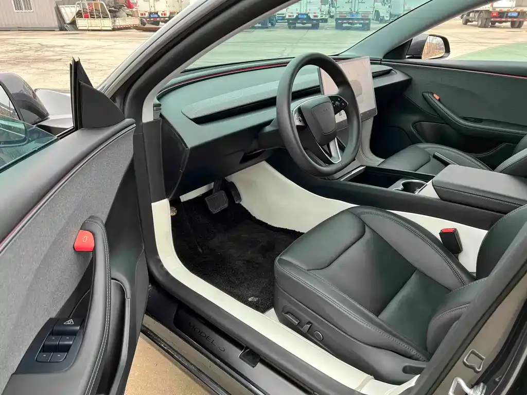 Tesla Model 3 — фото 5
