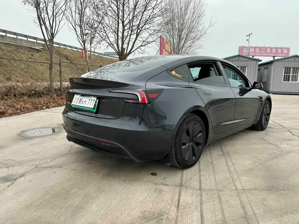 Tesla Model 3 — фото 9