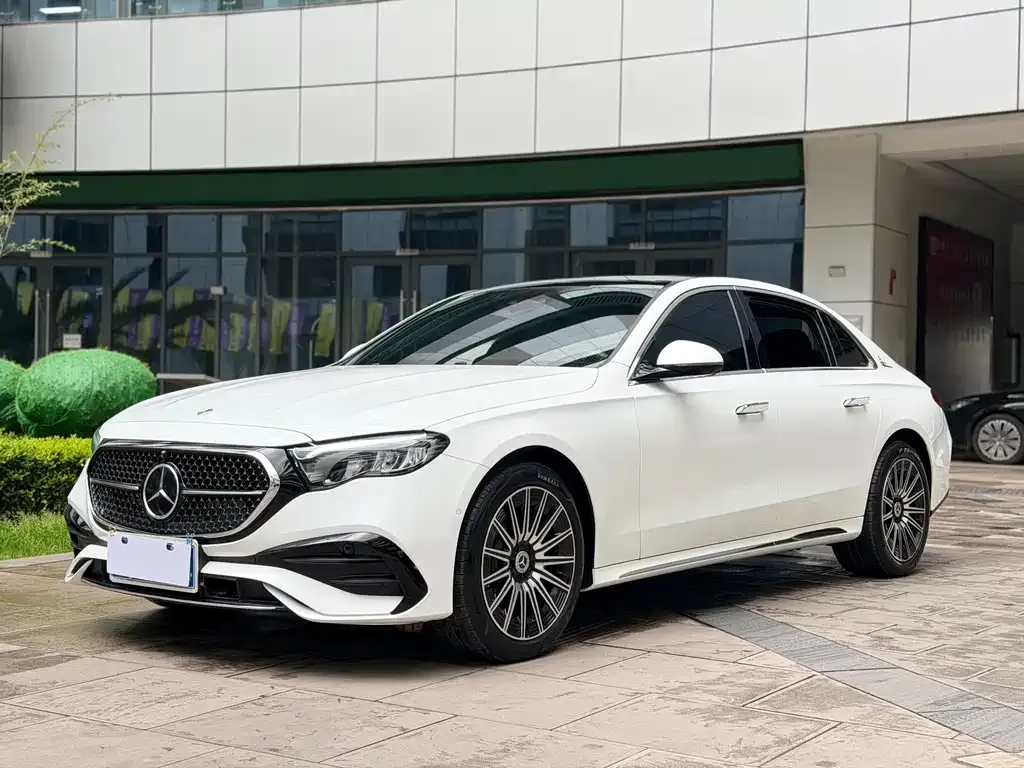Mercedes-Benz E-Class — фото 1