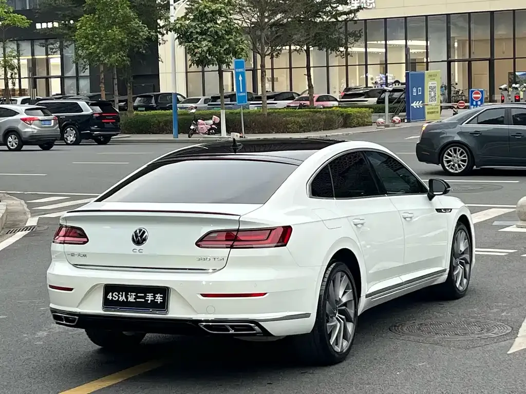 Volkswagen CC 2022 из CN, фото 7