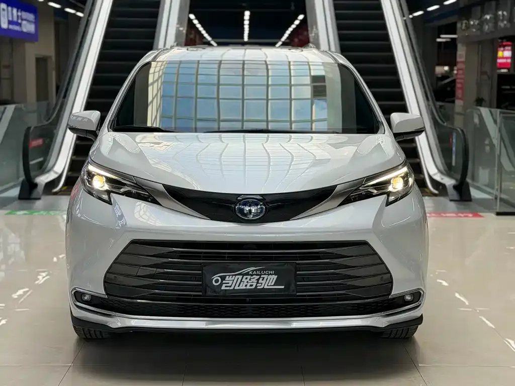 Toyota Sienna — фото 6