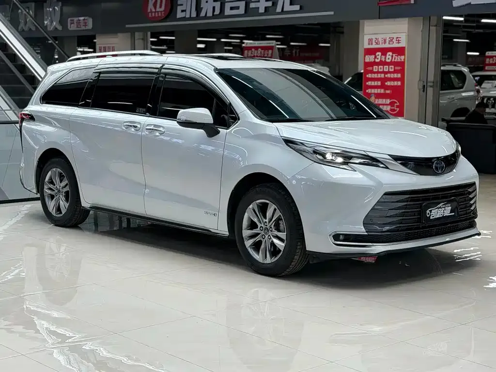 Toyota Sienna — фото 8