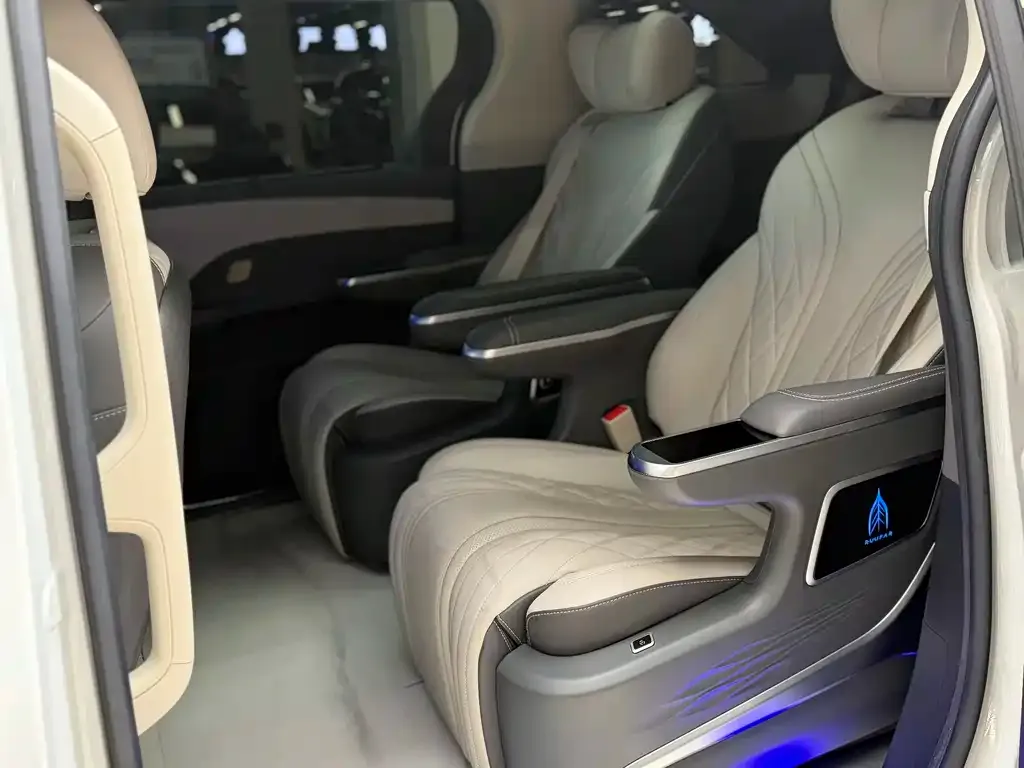 Toyota Sienna — фото 3