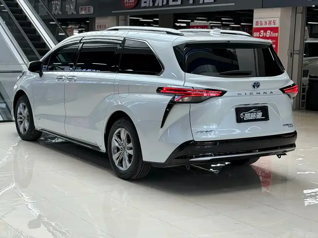 Toyota Sienna — фото 9